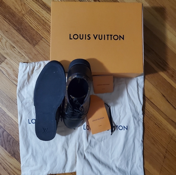 🚫SOLD🚫 Louis Vuitton shoes - Picture 3 of 3